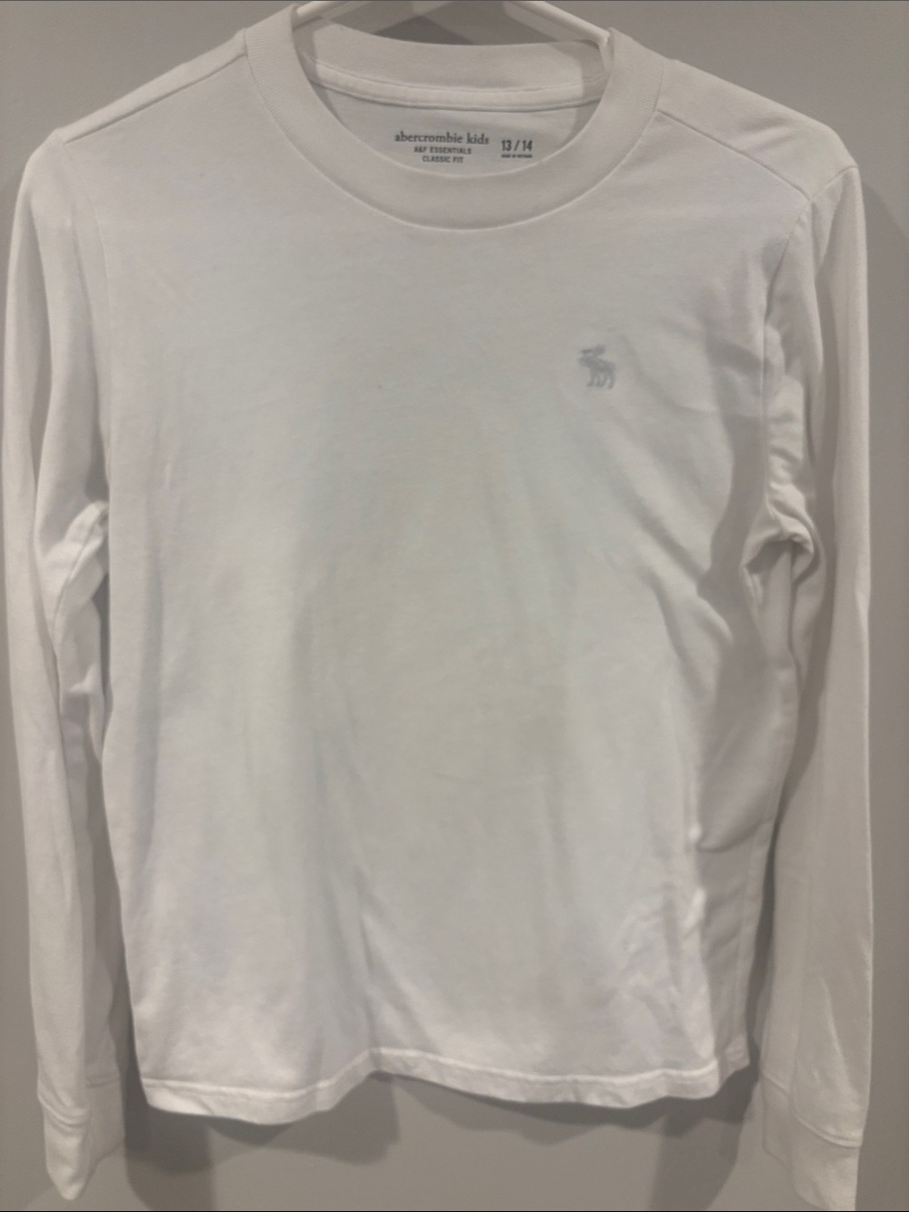 abercrombie kids White Long-Sleeve Crew Tee, size large